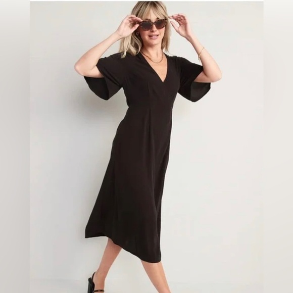 NWT! Black Waist-Defined Flutter-Sleeve Midi Wrap Dress - Multiple Sizes 💜 - Picture 2 of 8
